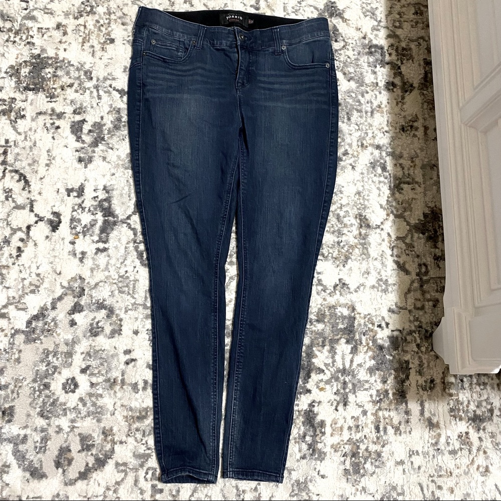 Torrid bombshell skinny premium stretch skinny jeans medium wash